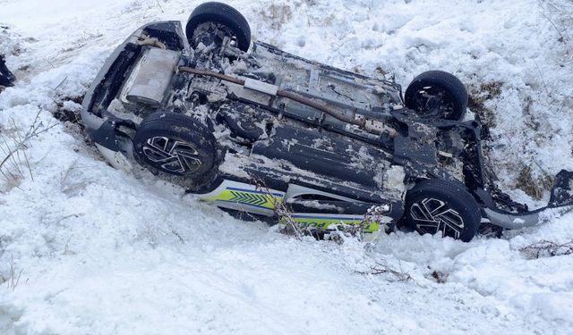 Erzincan-Sivas Karayolunda Polis Aracı Kaza Yaptı: 2 Polis Yaralı (VİDEO)