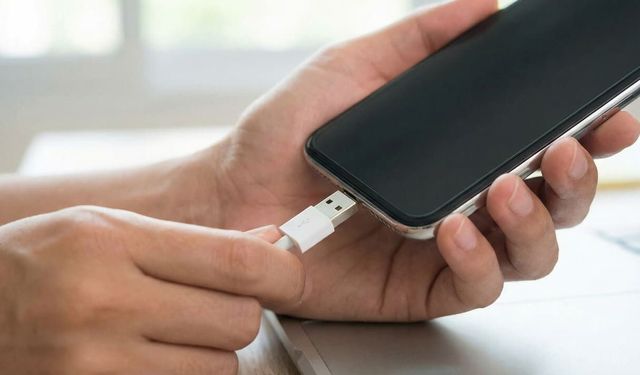 Aşırı Sıcaklarda Cep Telefonu Şarjında Büyük Tehlike