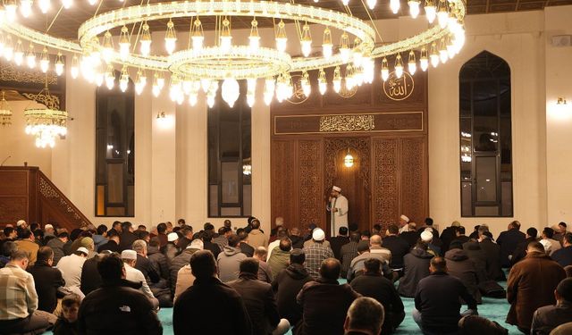 Berat Gecesinde Terzibaba’da Maneviyat Dolu Buluşma