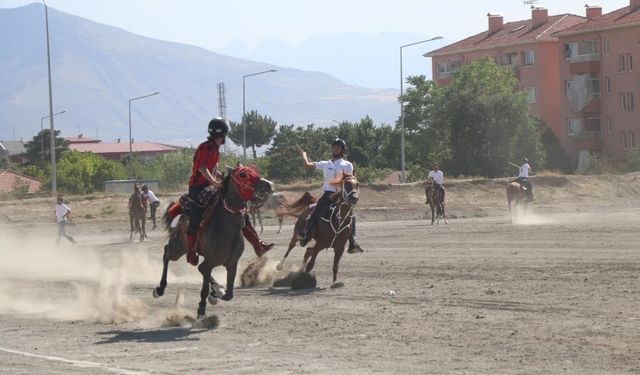 Erzincan’da Ata Sporu Cirit Heyecanı Sahalara Taşındı