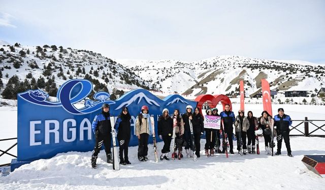 Ergan Dağı’nda Anlamlı Buluşma: Öğrenciler Kayak ve Geziyle Sosyalleşti