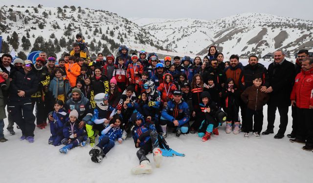 Ergan Dağı’nda Minik Kayakçılar Madalya İçin Yarıştı