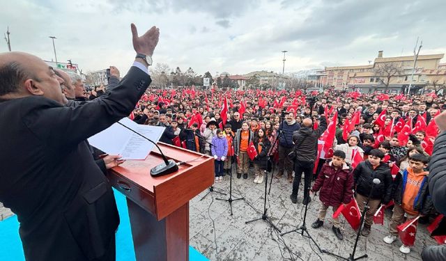 Erzincan'da “İstiklal Bayrakla, İstikbal Maarifle” Yürüyüşü (VİDEO)
