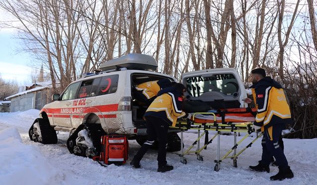 Erzincan’da Kar Engel Değil: 112 Görev Başında (VİDEO)