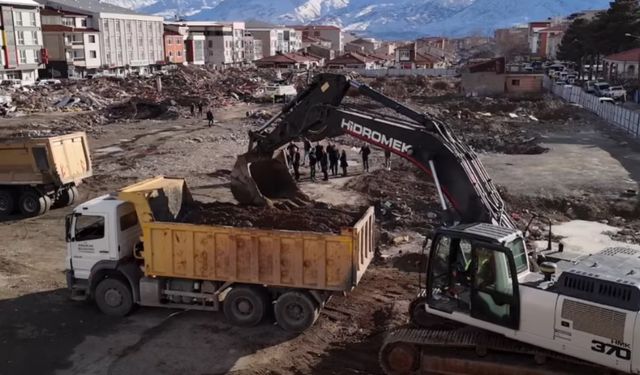 Merkez Çarşısı’nda Yeni Dönem Başladı: Kentsel Dönüşümde Hafriyat Aşamasına Geçildi