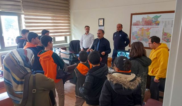 Öğrenciler Belediyede Şehir Yönetimini Keşfetti