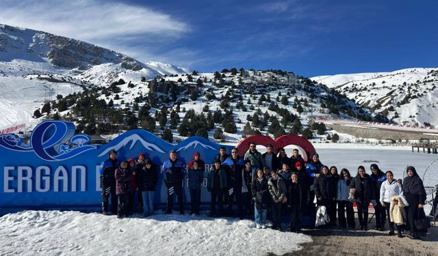 ÇOGEP “Hep Birlikte Aileyiz” Projesiyle Öğrenciler Kayakla Buluştu