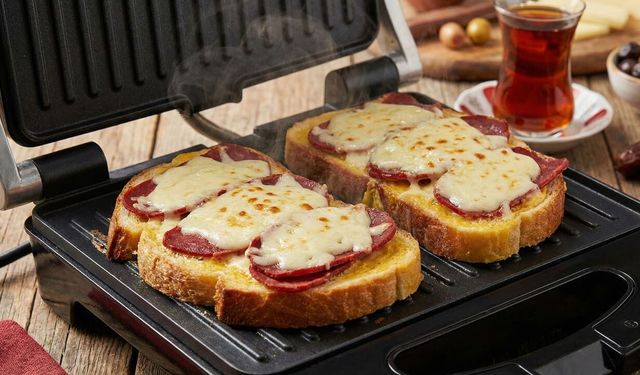 Sahurda Yumurta Banyolu Pratik Pide Tostu