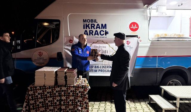 Erzincan’da Kadir Gecesi’nde “Hediyem Kur’an Olsun” Etkinliğiyle 500 Kur’an-ı Kerim Dağıtıldı