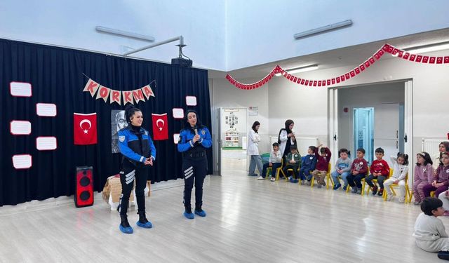 Erzincan’da Minik Öğrencilere Polislerden Güvenlik Eğitimi