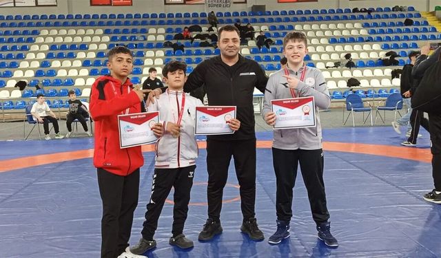 Erzincanlı Güreşçiler Rize’de Zirveye Çıktı