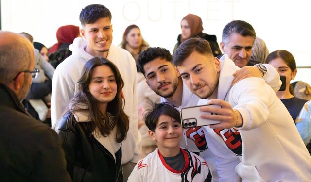 24 Erzincanspor Futbolcuları Çocuklarla Buluştu