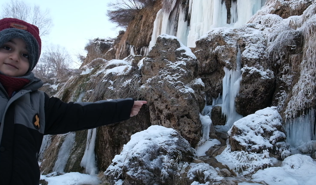 Girlevik Şelalesi Kış Aylarında Büyülüyor (VİDEO)
