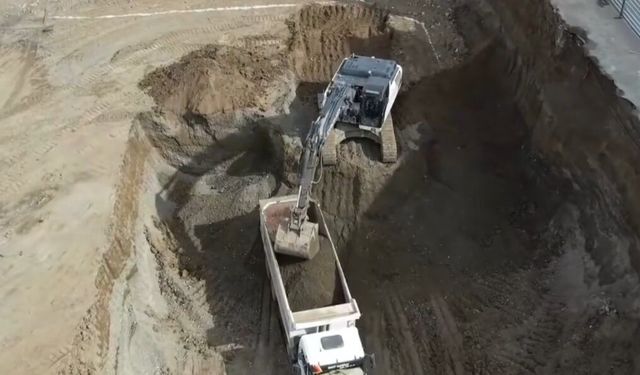 Merkez Çarşısı’nda Zemin Hazırlığı Başladı (VİDEO)