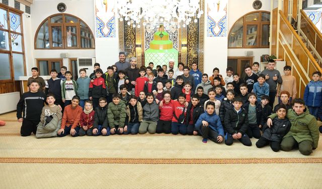 Erzincan’da Öğrenciler Teravih Buluşmalarında Ramazan’ı Yaşıyor