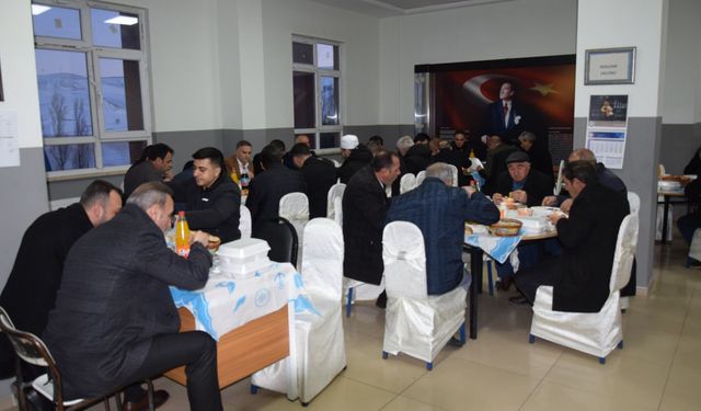 Otlukbeli’de Protokol ve Vatandaşlar İftar Sofrasında Buluştu