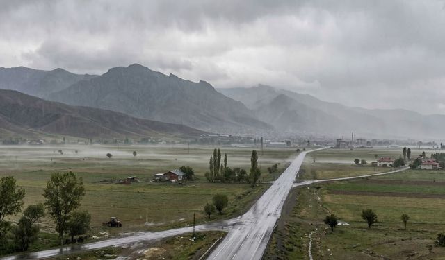 Erzincan Hafta Sonuna Yağmurla Giriyor