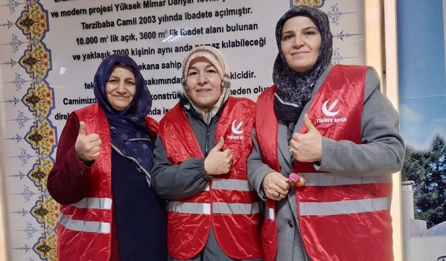 Yeniden Refah Partisi Kadın Kolları Kadir Gecesi’nde Terzi Baba Camii’ndeydi