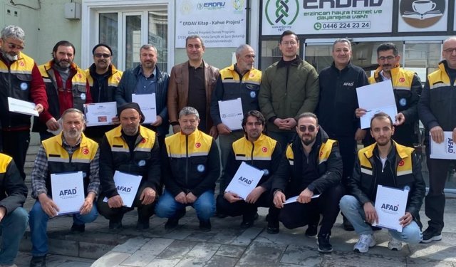 Erzincan’da İYİLİKDER Üyelerine AFAD Gönüllüsü Kimlik Kartları Verildi