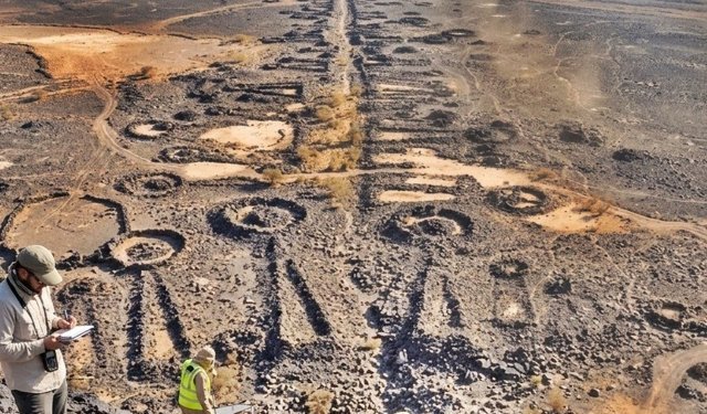 Arabistan Çöllerinde Binlerce Mezarla Örülü "Cenaze Caddeleri"