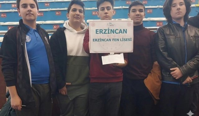 Erzincan Fen Lisesi Satranç Takımı Erzurum’da Hamle Yaptı