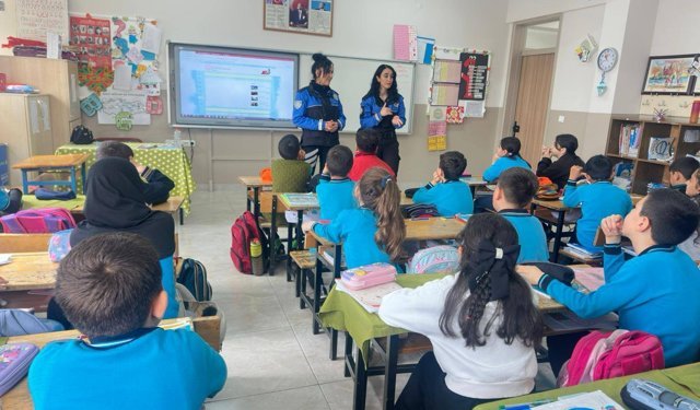 Erzincan’da 345 Öğrenciye Polis Bilgilendirmesi