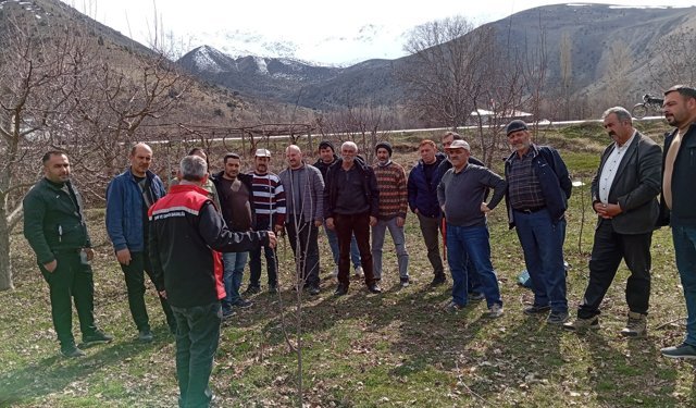 Erzincan’da Üreticilere Uygulamalı Budama Eğitimi
