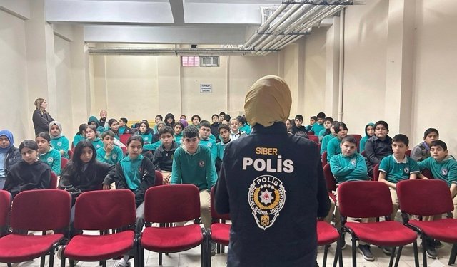 Erzincan’da Çocuklara Siber Güvenlik ve Trafik Eğitimi