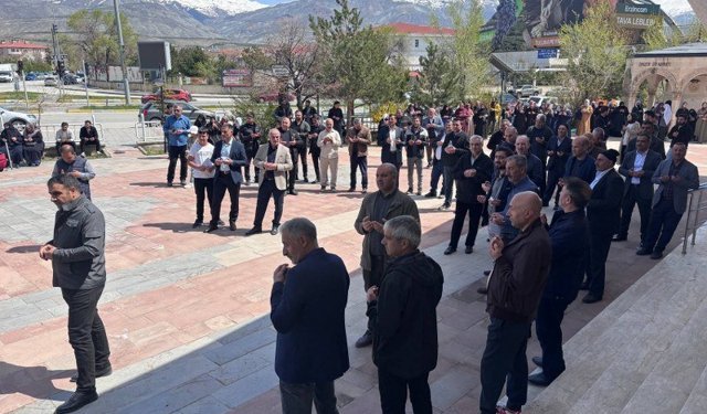 Erzincan’da Hac Yolcuları Dualarla Uğurlandı