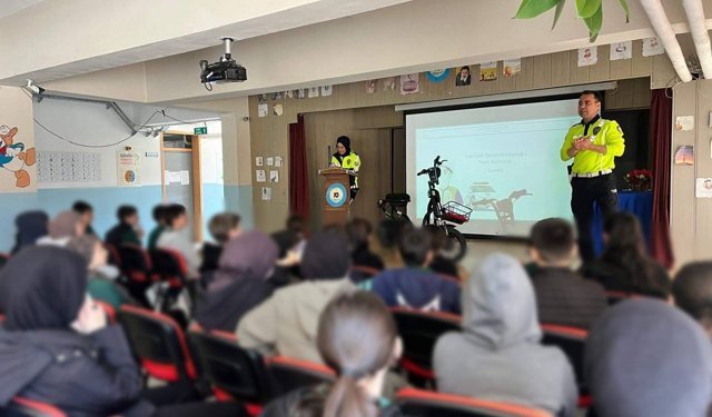 Kemah’ta Öğrencilere Trafik Eğitimi