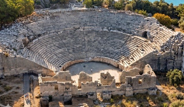 Patara Tiyatrosu Kapılarını Aralıyor