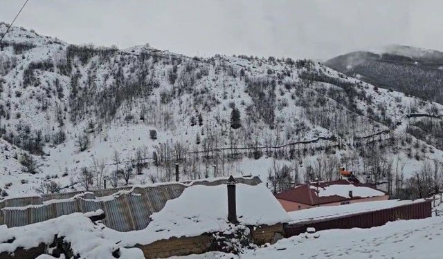 Erzincan’da Yağmur, Refahiye’de Kar Etkili Oldu