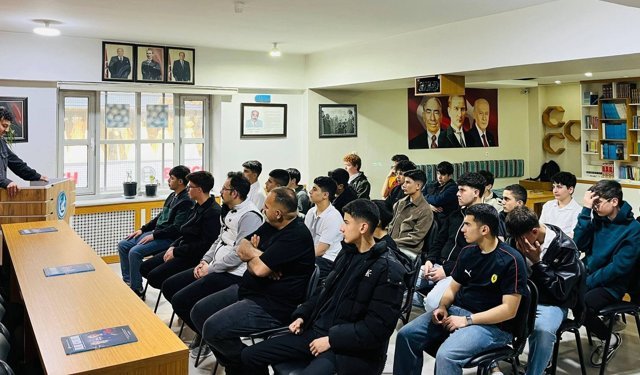 Ülkü Ocakları’ndan Gençlere Anayasal Haklar Semineri