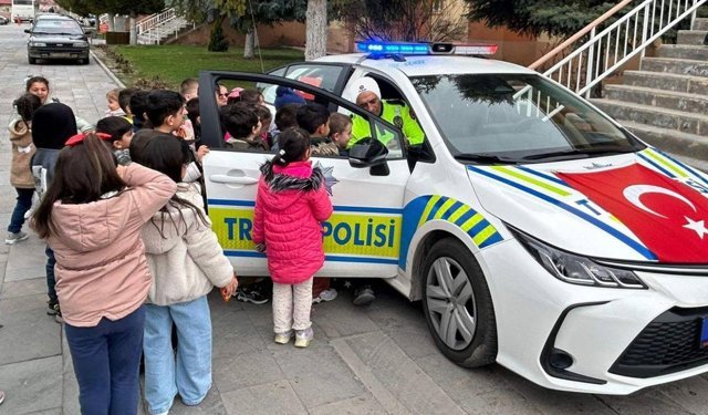 Miniklerden Polislere Anlamlı Ziyaret