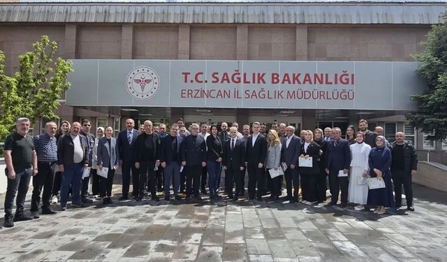 Sağlık Personeline Başarı Belgesi Takdimi