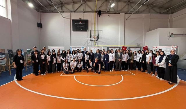 Erzincan Lisesi’nde Bilim Fuarına Yoğun İlgi