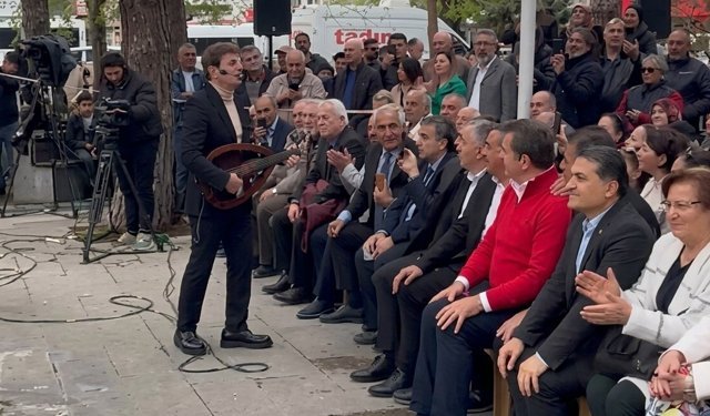 Dörtyol Meydanı’nda Coşkun Sabah Sürprizi (VİDEO)