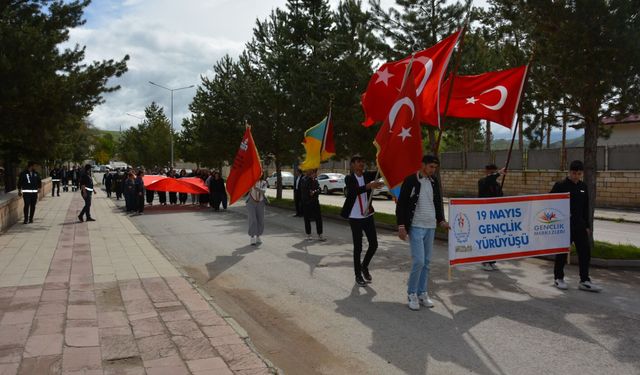 Tercan’da 19 Mayıs Coşkusu Yürüyüş ve Spor Etkinlikleriyle Kutlandı