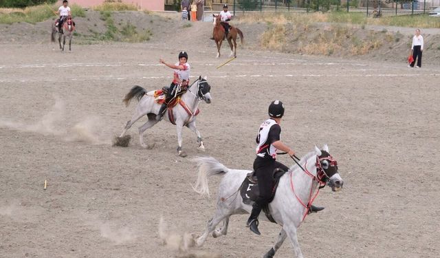 Erzincan’da Atlı Cirit Müsabakaları Tamamlandı