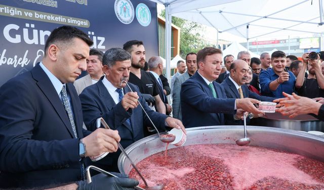Erzincan’da Aşure Günü Bereketi: Binlerce Vatandaşa Aşure İkram Edildi