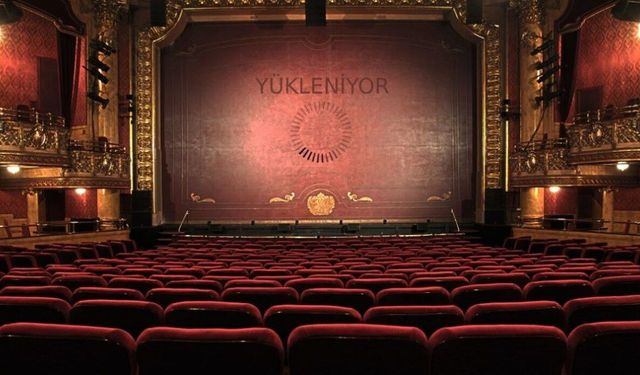 Dijital Sahne: Tiyatro Gerçekliği Yeniden Mi Tanımlıyor?