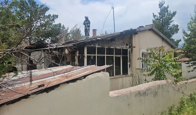 Erzincan'da Ev Alevlere Teslim Oldu