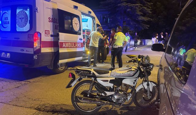 Erzincan'da Motosiklet İle Otomobil Çarpıştı: 2 Yaralı (VİDEO)