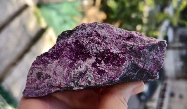 Erzincan’ın Gizemli Magenta Kristali