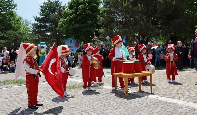 Minik Öğrencilerden Büyük Performans