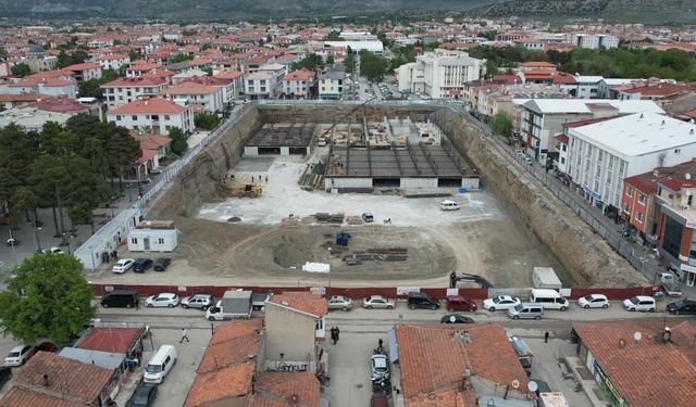 Merkez Çarşısı’nda Çalışmalar Hız Kazandı