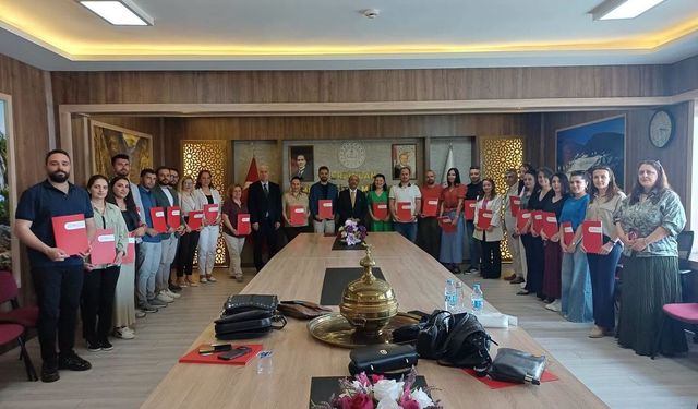 Maarif Orkestrası Öğretmenlerine Başarı Belgesi