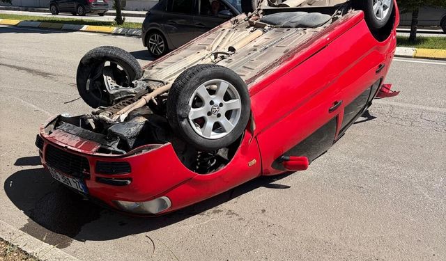 Erzincan’da Otomobil Takla Attı: 1 Yaralı