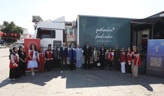 Yükselen Kadınlar Girişimcilik Eğitim Tırı Erzincan'da Kadınlarla Buluştu