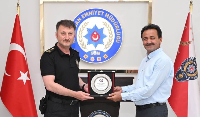 Emekli Polis Memuru Niyazi Okumuş'a Hizmet Teşekkürü